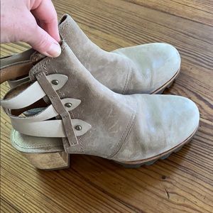 Sorel booties tan in color, size 7.5